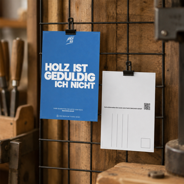 MACH ICH Postkarte – Holz ist geduldig, ich nicht blau